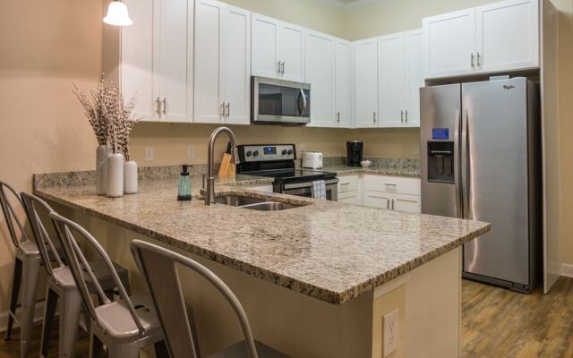 2 BR Suite with balcony by Frontdesk