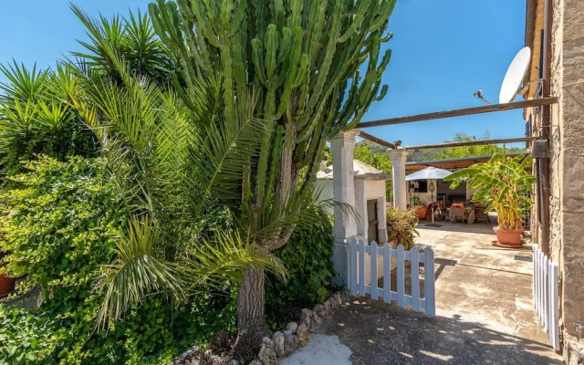 Traditional Charm With Private Pool
