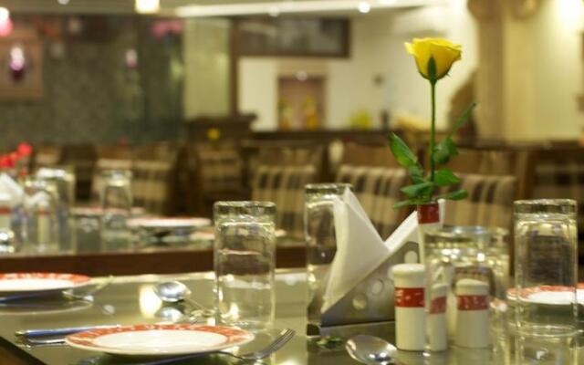 Oyo 24557 Amba Inn