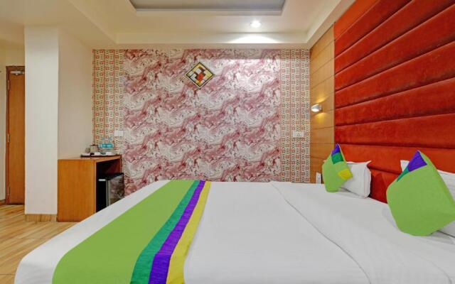 Collection O Hotel Johri Residency