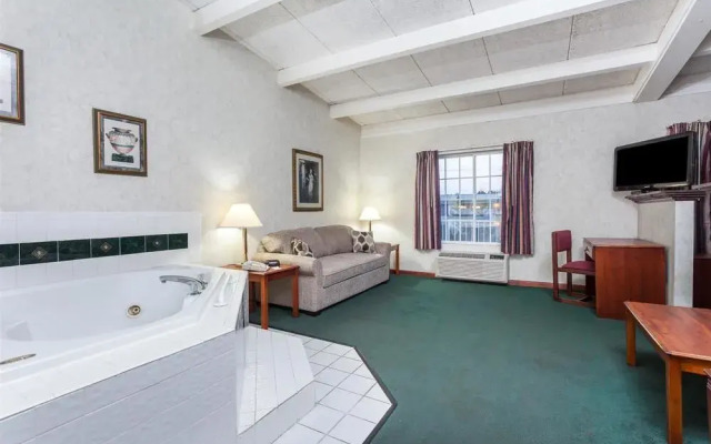 Days Inn & Suites Lexington