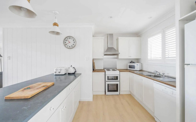 On The Beach at Vincentia 4pm Check Out Sundays