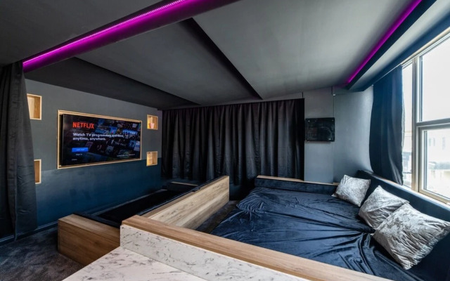 Hollywood Suite Sasco Apartments