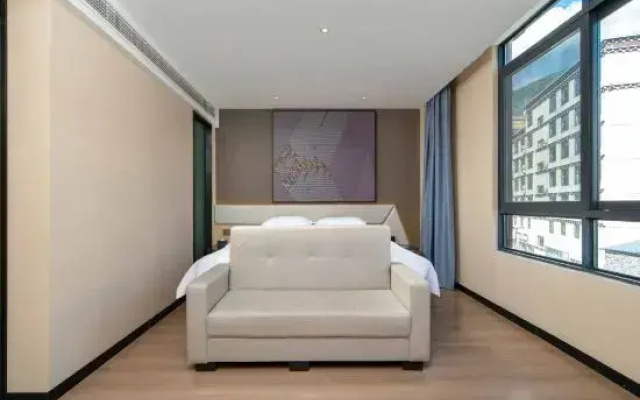 IU Hotel (Batang County 318 National Road Branch)