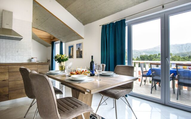 California Apartments III