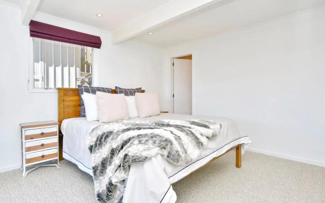 Akaroa Harbour View - Christchurch Holiday Homes