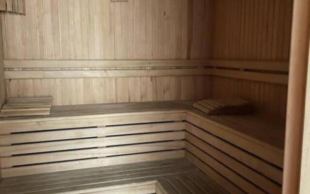 Central Location 10 minutes from the beach