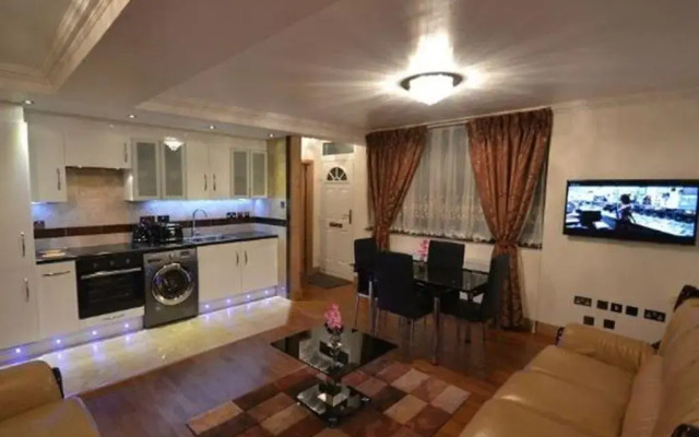 Hyde Park Suites - Apartments