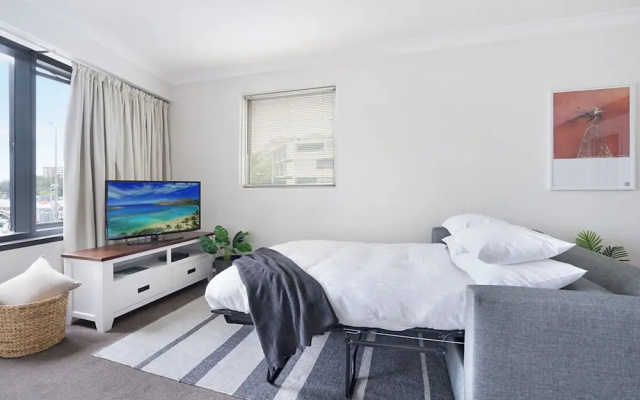 King Size Studio With Water View, Walk To The City – Guest Rooms – Sydney