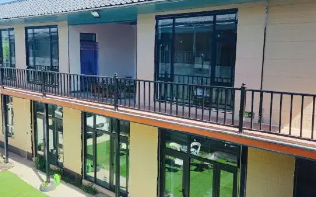 Nalati Qingling Shuizhai Inn