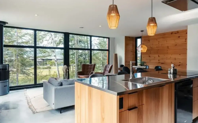 Bright Chalet With hot tub and Indoor Sauna