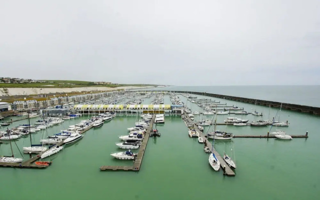 Orion Marina Sea View Parking by Brighton Holiday Lets