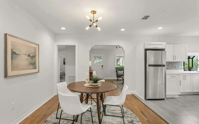 Pool House Oasis - Home for 6