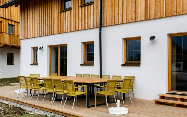 Luxurious Chalet in Obertraun With Pool