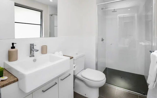 City Centre Apartment with Mountain View