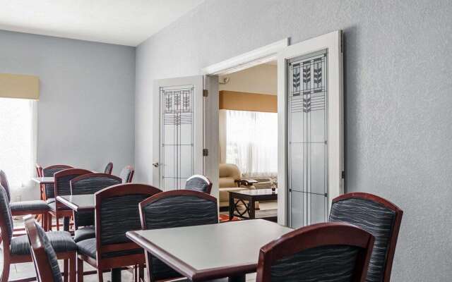Quality Inn & Suites Altoona - Des Moines