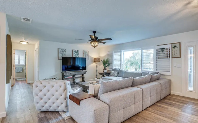 Apollo Beach Oasis: Lanai + Heated Pool!