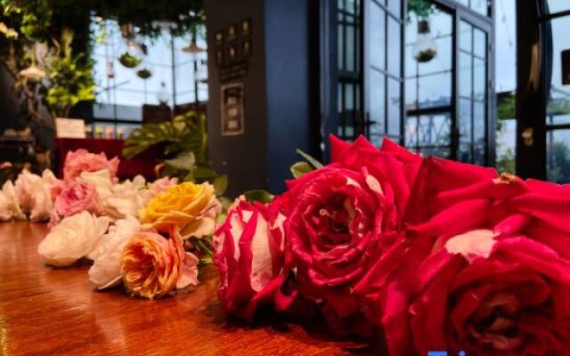 SeeSea｜ Vintage Garden Oceanfront Boutique Hotel