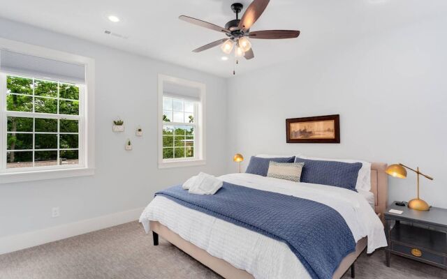 The Brownstone - 1 Block From Dtwn Square