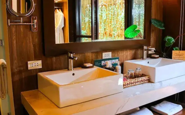 Lihim Resorts