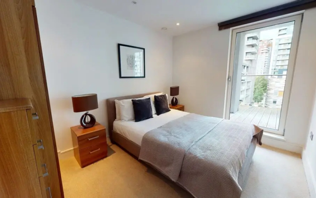 Inviting 2-bed/2-bath Apartment in London