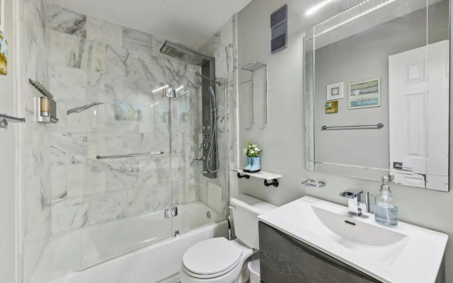 Seaside Bliss Retreat Coastal Condo for 6