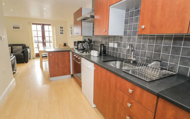 Whistle Stop Apartment