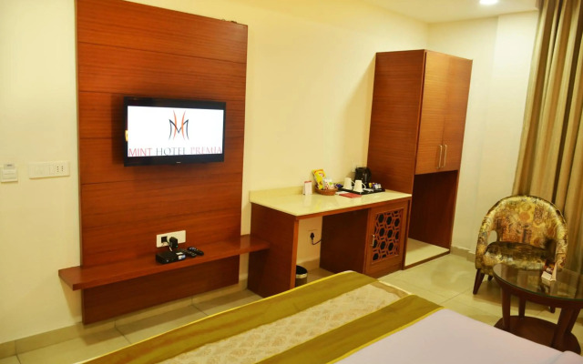 Mint Hotel Premia