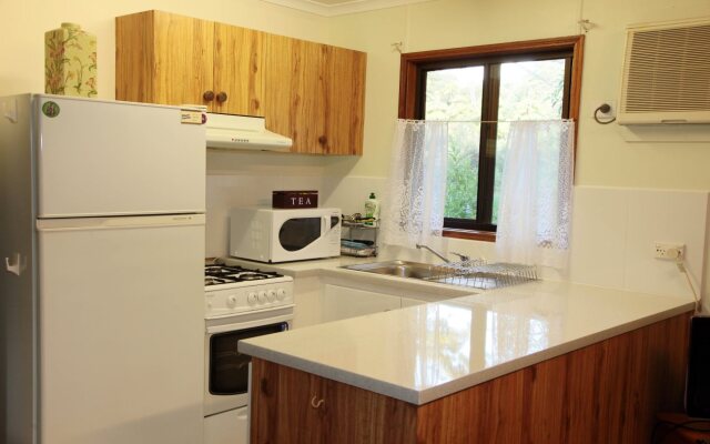 Lake Eacham Caravan Park & Self-Contained Cabins