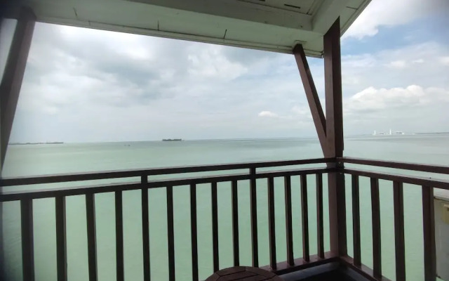 Alpine LXPD Full Seaview Water Chalet