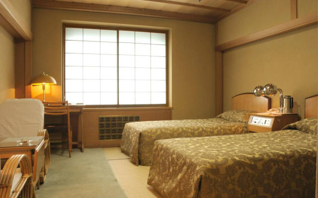 Hilltop Hotel – Guest Rooms – Tokyo