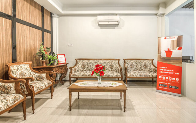 RedDoorz Plus near Akademi Kepolisian Semarang 3