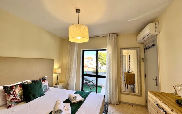 Faro Airport Flat 6 by Homing