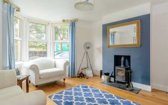 3 Bedroom House With Parking In Bath