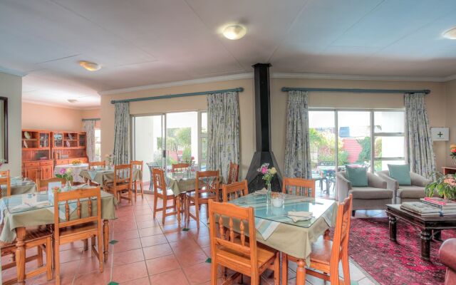 Woodmead Guest Lodge