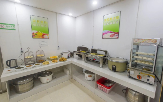Qingpishu Hotel （Guilin West City Road,Walking street ）