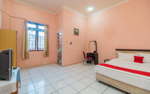 RedDoorz near Silangit International Airport