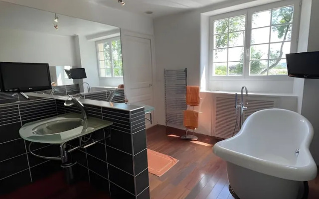 Estate in Saint-pavace Near Le Mans Circuit