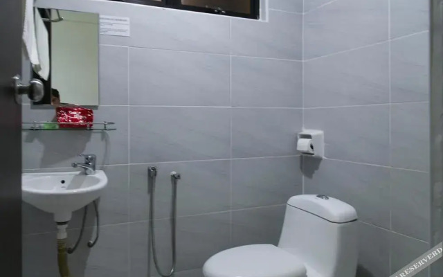 OYO 195 Merlin Hotel