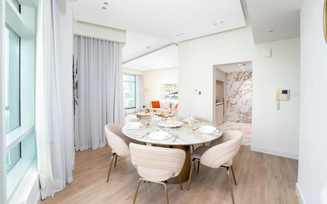 Stunning 2 BR in the heart of Downtown