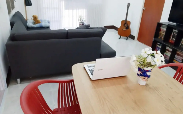 Mj House Stay with guest and host
