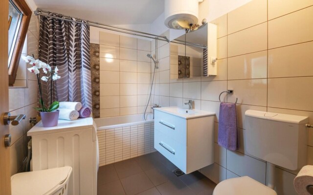 Awesome Home in Vodnjan With Wifi and 2 Bedrooms