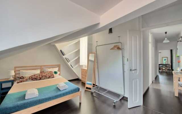Cozy & Authentic Flat In The Center