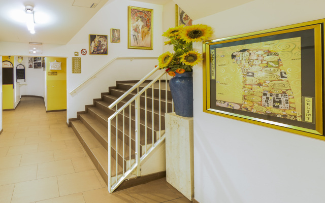A&T Hotel & Hostel