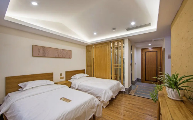 Wuyishan Old Street Hill Lodge