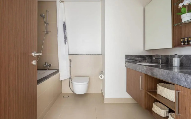 Frank Porter - 5242 Emaar T1