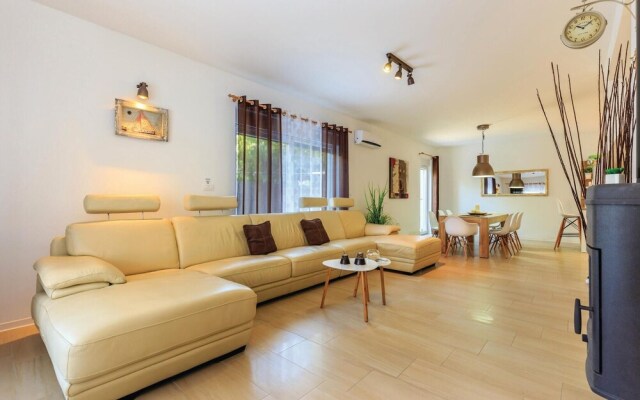 Awesome Home in Selce With Wifi and 4 Bedrooms