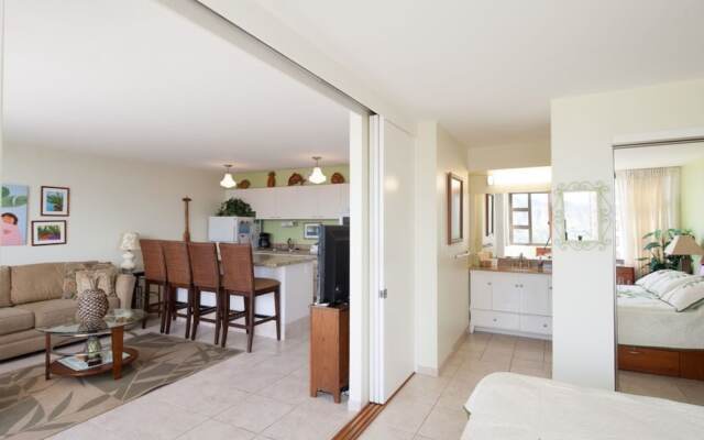 1-2905 Waikiki Banyan