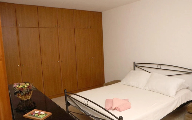 Nikolaou Apartments Upper Floor