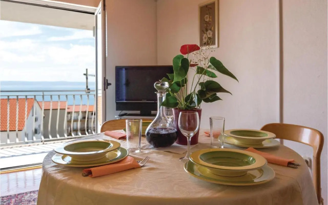 Two-Bedroom Apartment Makarska with Sea View 03
